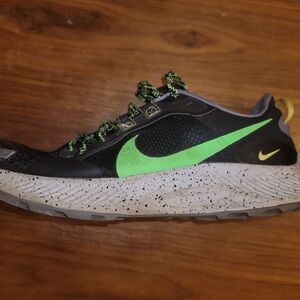 Nike Men's Black and Neon Green Athletic Shoes